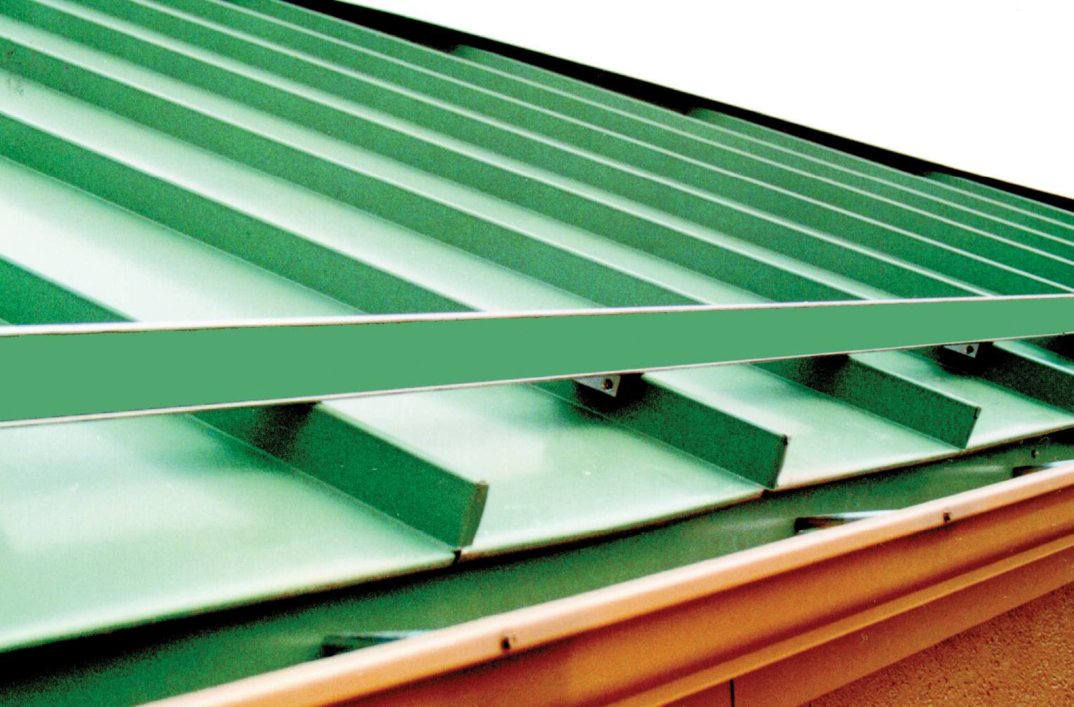 Snow Guards vs. Snow Rails Which Should I Use? Levi's Building Components Snow Guards vs. Snow Rails Which Should I Use? Levi's Building Components